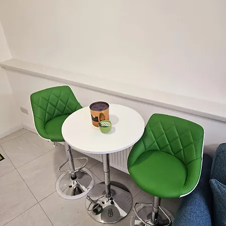Denfi Studio Apartment Croydon Exterior photo